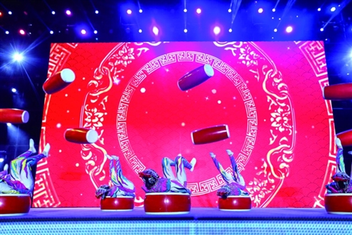 精彩演出给居民们带来了一场效果拉满的视觉盛宴